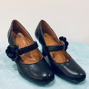 Sofft Black Leather Heels with Flower Accent